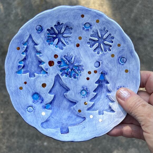 Snowflakes & Christmas Trees Pottery Ring or Trinket Dish with Gold Falling Snow - Picture 2 of 7